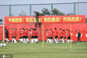 国足官方：4月3日上午 中国男足将和U23男足一同启程回国 